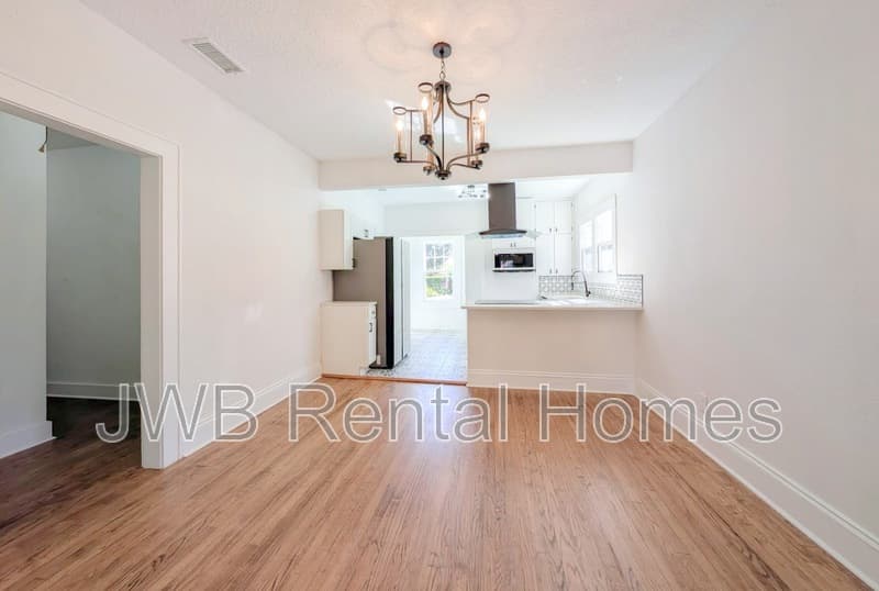 Jacksonville House: 2963 Remington St