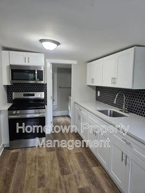 Lancaster House: 45 Circle Ave