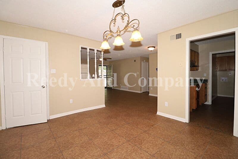 Horn Lake House: 3285 Mayfair Dr