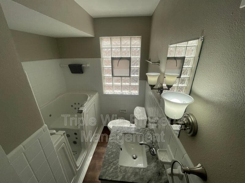 Saint Louis House: 7117 Forest Hill Dr
