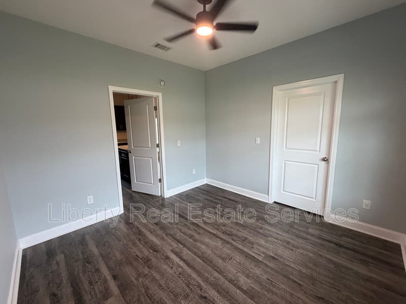 Hinesville House: 224 Whipple Ave