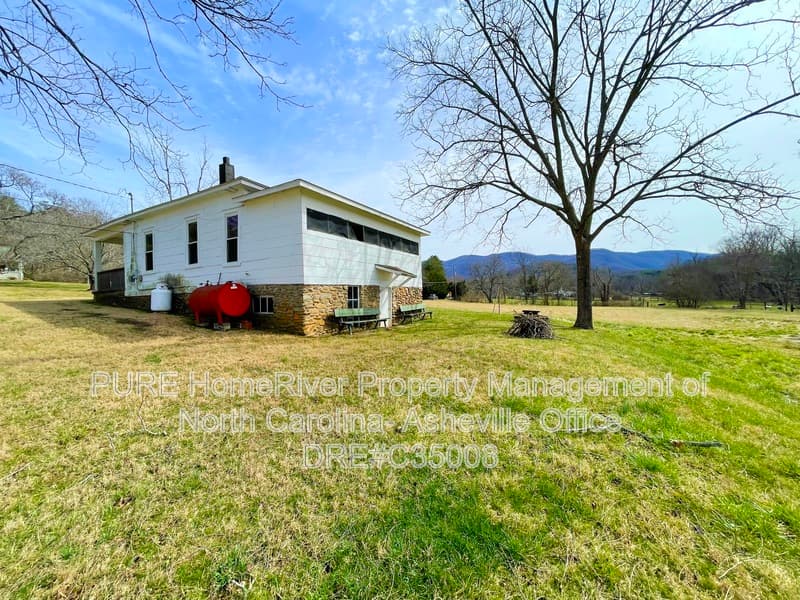 Swannanoa House: 648 Bee Tree Road