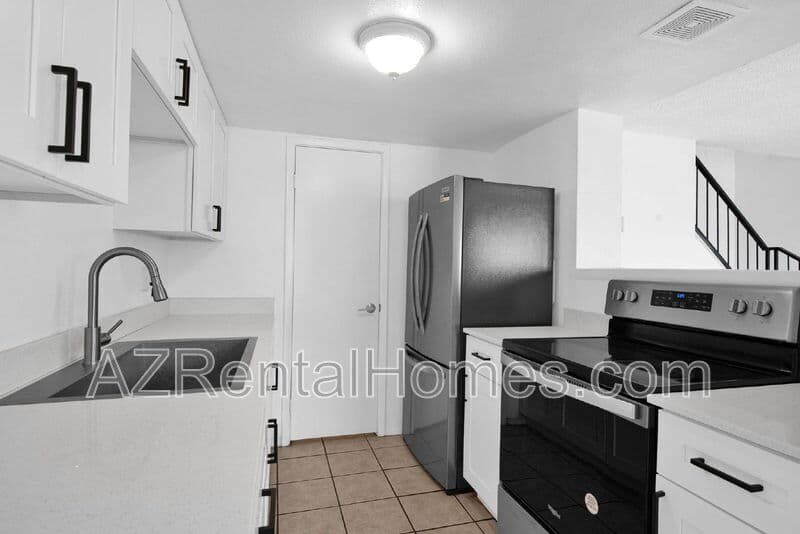 Phoenix Townhome: 4715 E Jones Ave