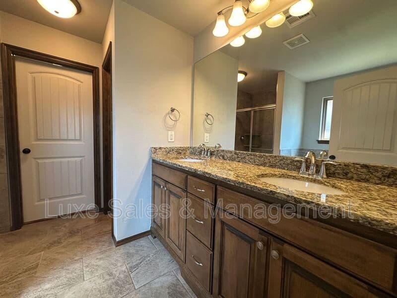 Piedmont House: 14008 Northwood Village Dr