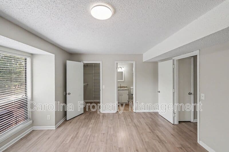 Charlotte House: 10971 Harrowfield Rd