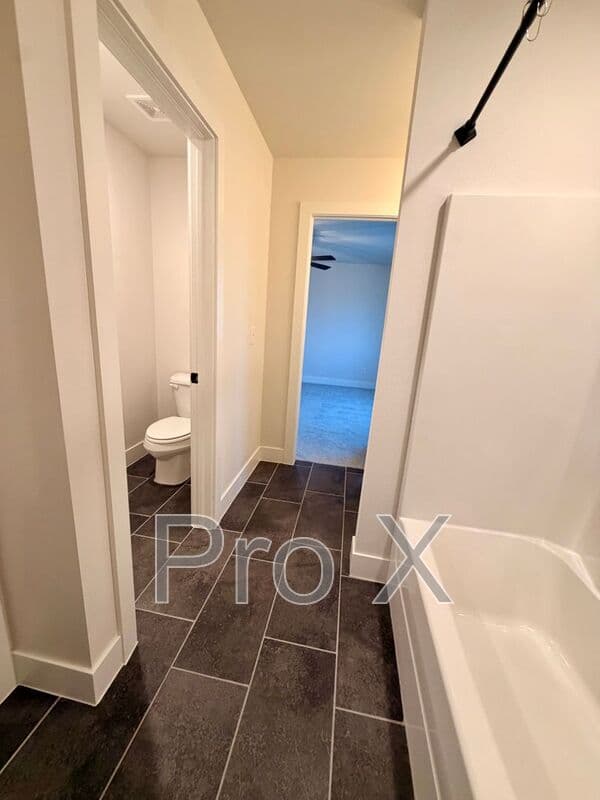 Centerton House: 1141 Red Maple St