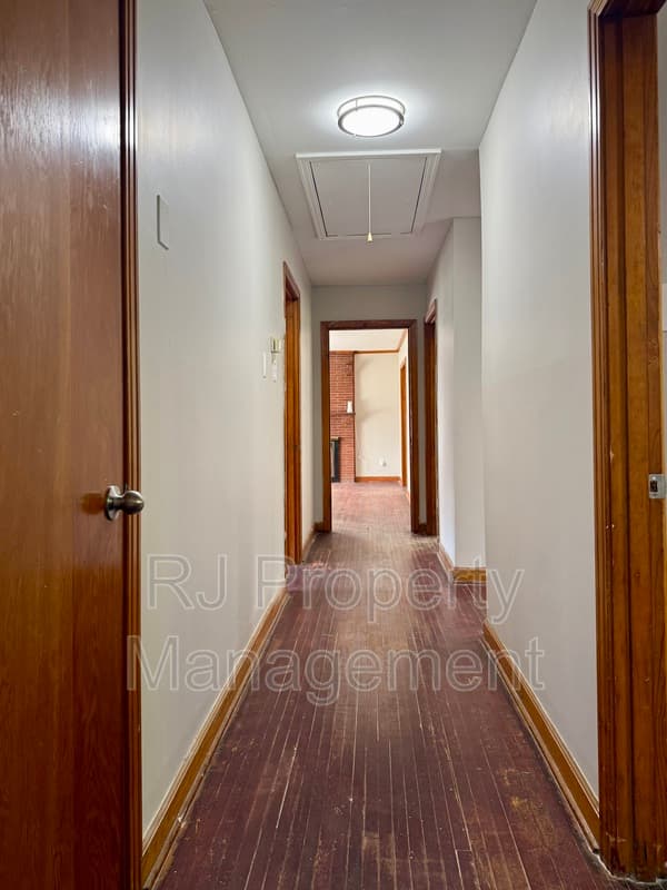 Memphis House: 1834 Saint Elmo Ave