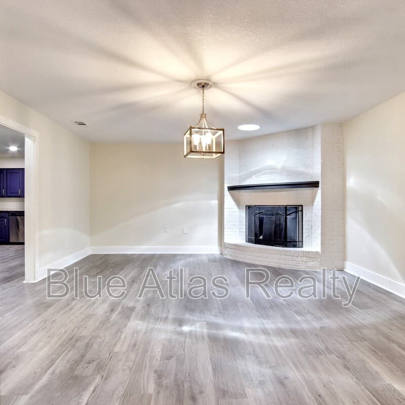 Rowlett House: 5708 Flamingo Court