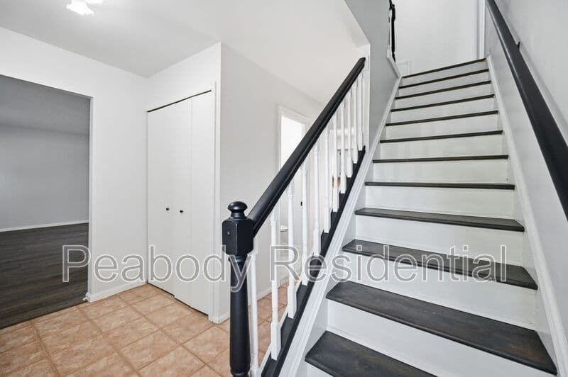Great Falls House: 10609 Oxford Ct