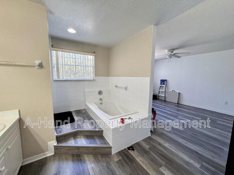 Davenport Condo: 439 Coconut Palm Way