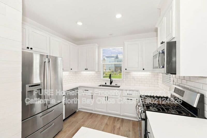 Santa Rosa Townhome: 511 Boyd St