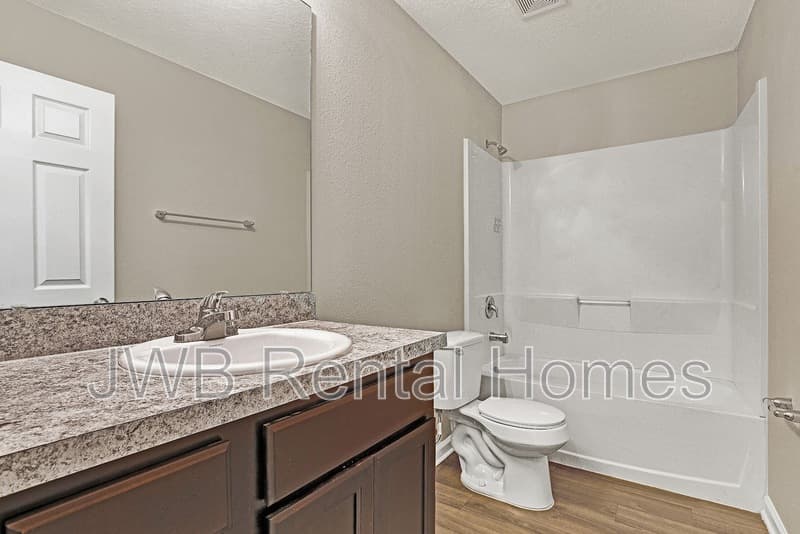 Jacksonville House: 2327 Janette St