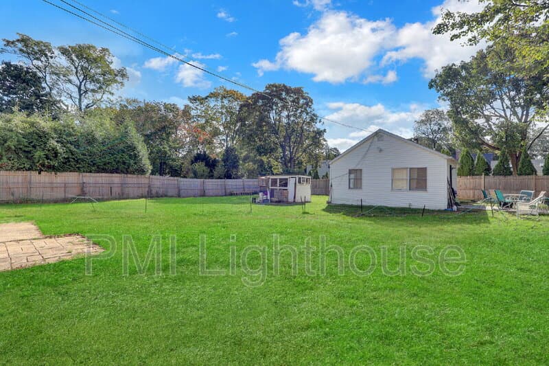Huntington Station House: 164 W 19th St