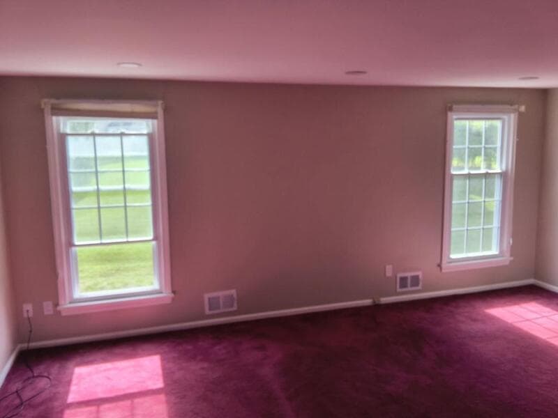 Pittsford House: 4 Old Forge Ln