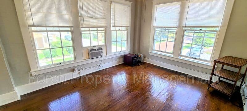 Pensacola Condo: 320 N Barcelona St