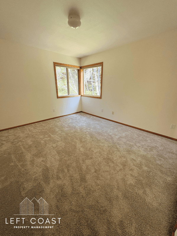 Waldport House: 7205 Southwest Burl Drive