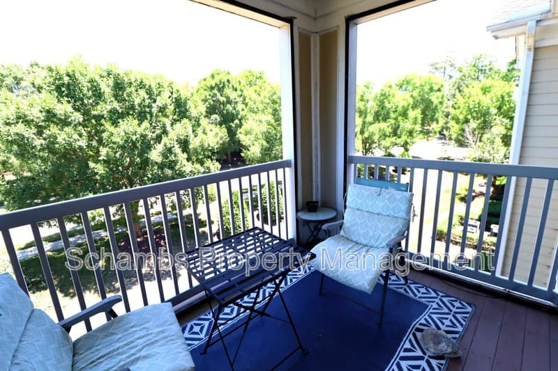 Cary Condo: 933 Portstewart Dr