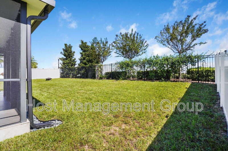 Minneola House: 3234 Hill Point St