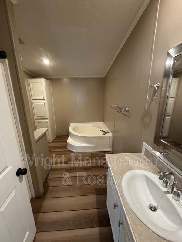 Riverview House: 8471 Fantasia Park Way