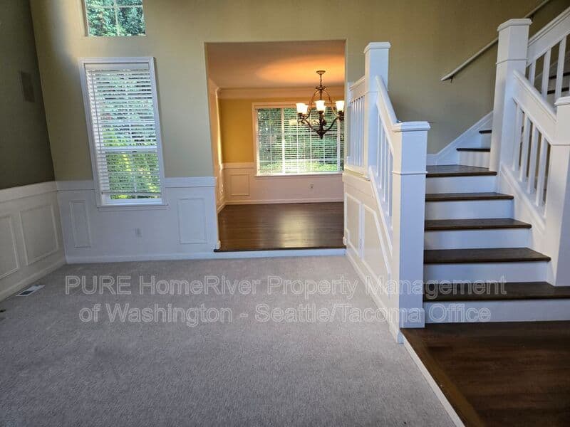 Auburn House: 5316 S 282nd Way