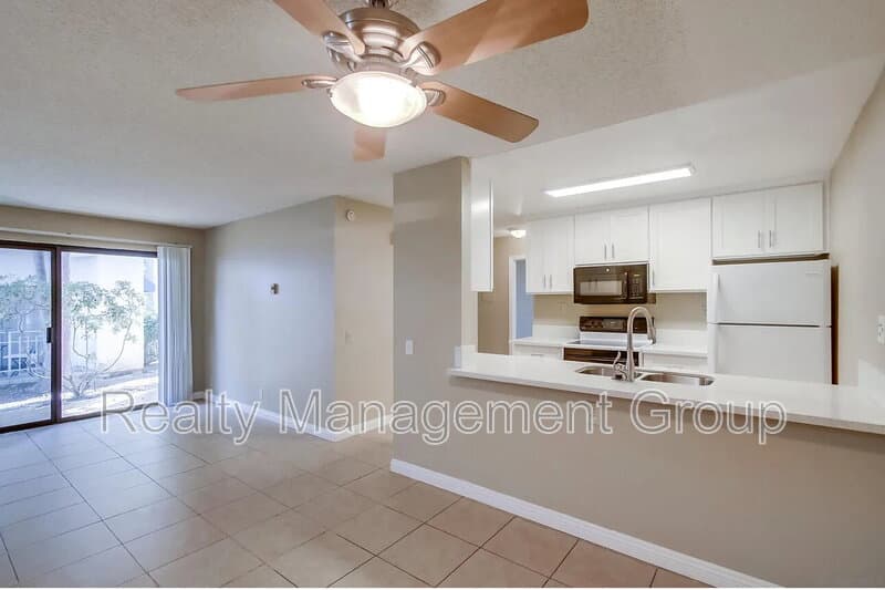 San Diego Condo: 8324 Regents Road