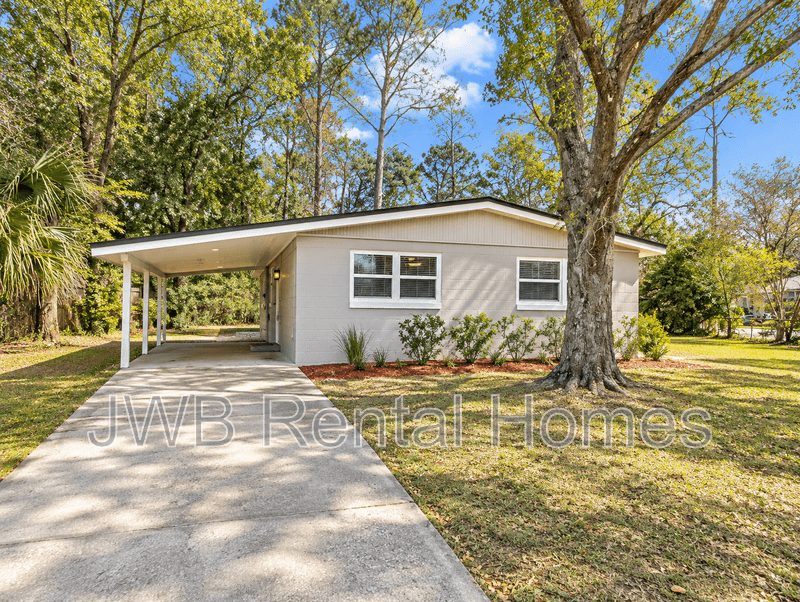Jacksonville House: 6735 Miss Muffet Ln N
