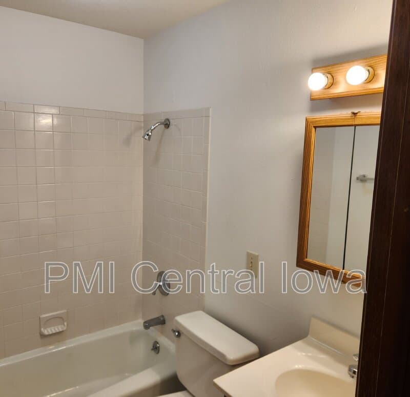 Windsor Heights Condo: 6615 Washington Ave