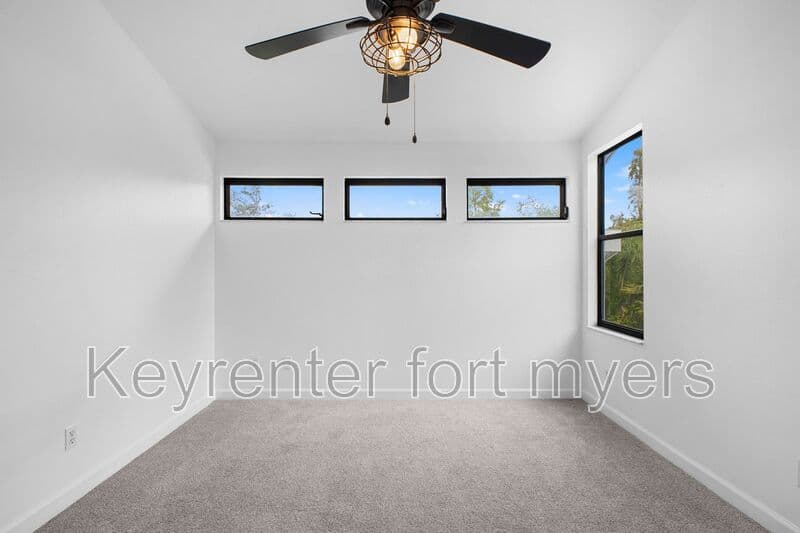 Fort Myers House: 6213 Timberwood Cir