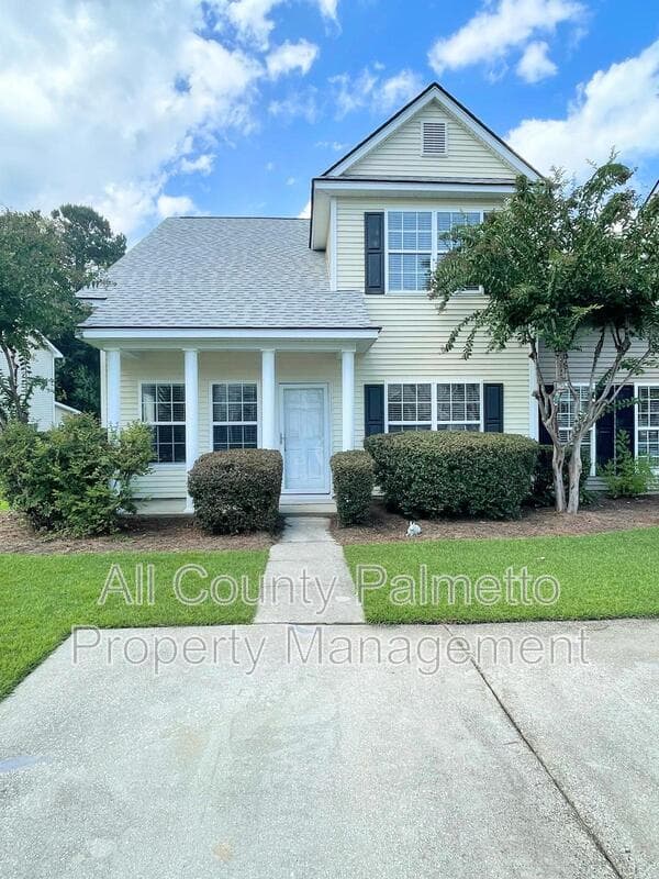 Summerville House: 142 Black River Drive