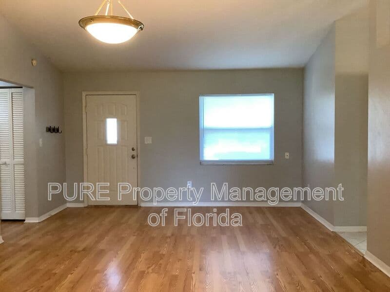 Ocala House: 16 Almond Terrace