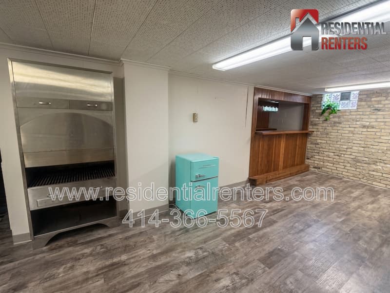 Bay View House: 2913 E Rhode Island Avenue
