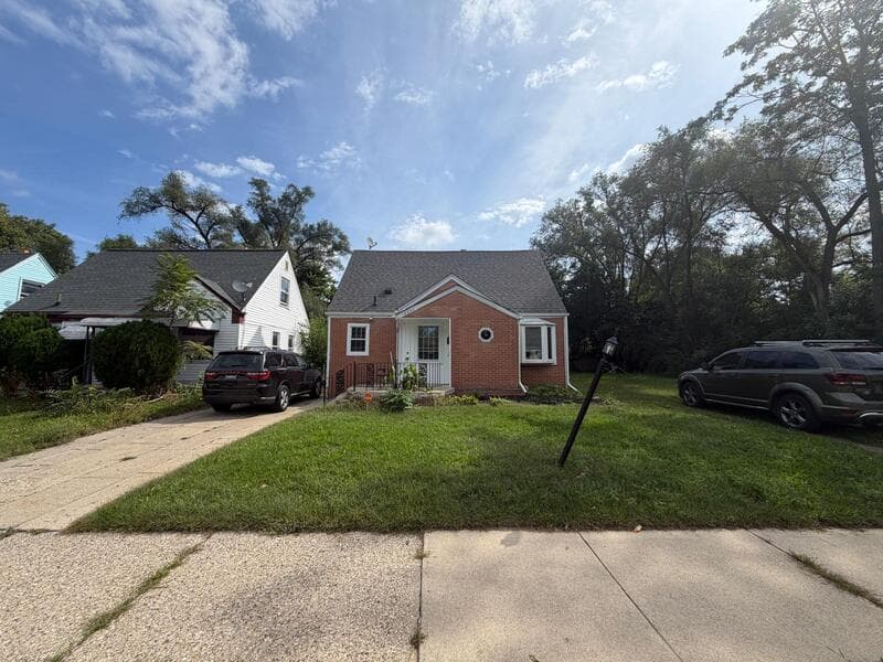 Detroit House: 19960 Mendota Street