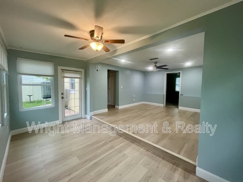 St. Petersburg House: 8330 Waverly Road North