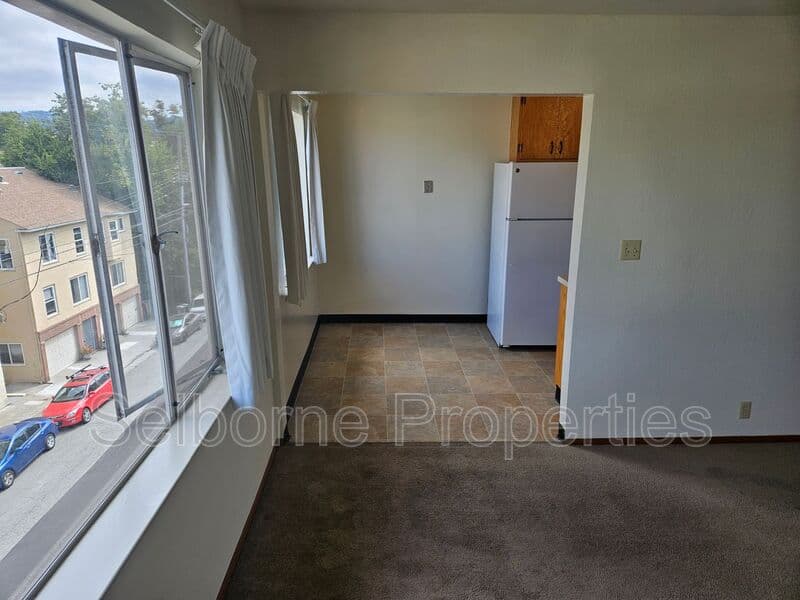 Oakland House: 2500 Ivy Dr.