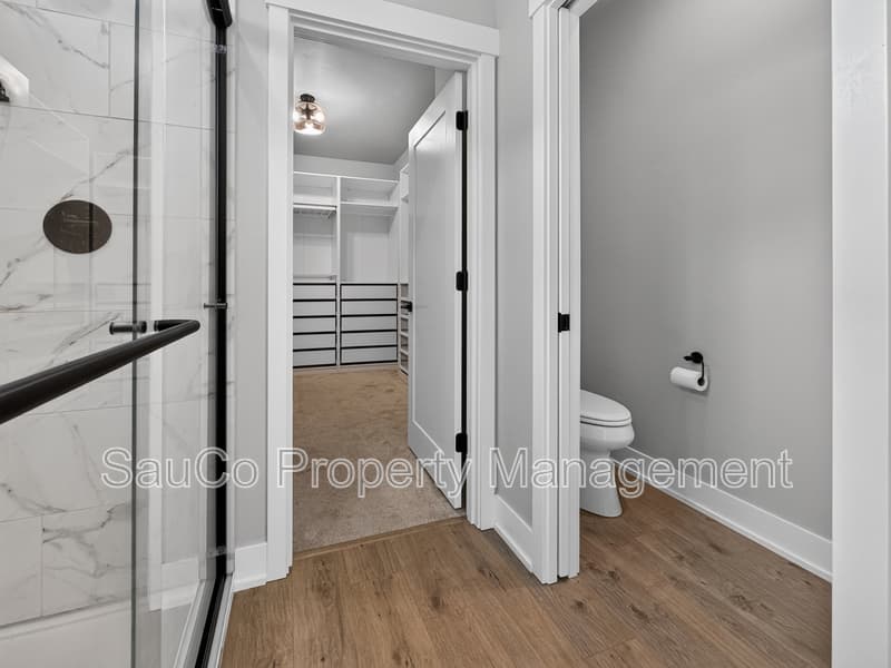 Hillsboro House: 8063 Southeast Reddington Street