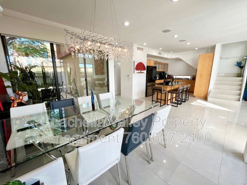 Palm Springs House: 353 Cheryl Dr