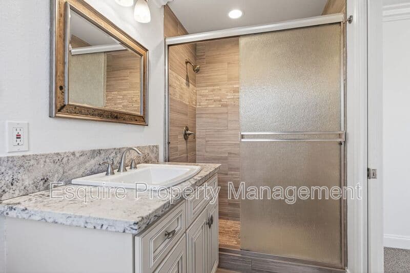 VENTURA Condo: 1218 N. OLIVE ST
