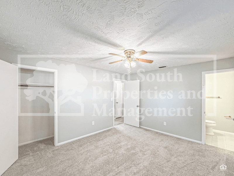 Lakeland House: 3519 Colleen Drive