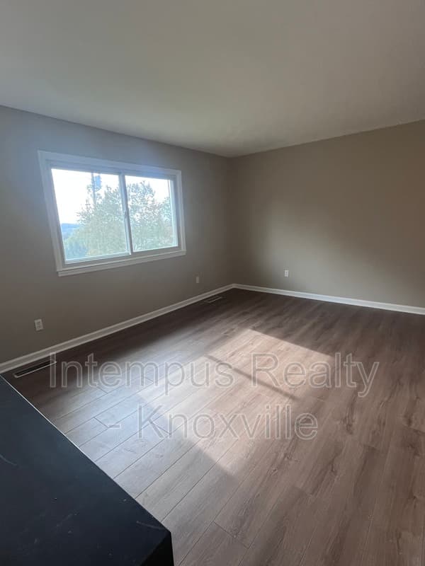 Knoxville House: 10917 Sonja Dr