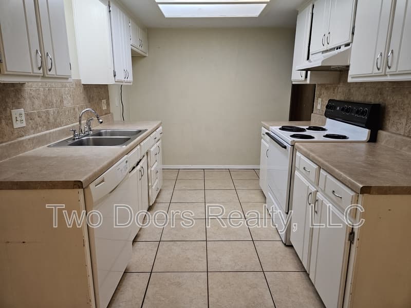 Oklahoma City House: 945 SW 98th St.