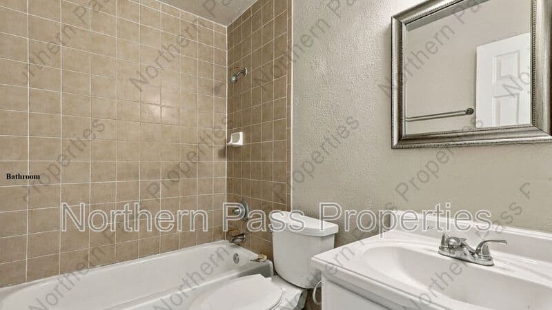 El Paso Condo: 216 S Schutz
