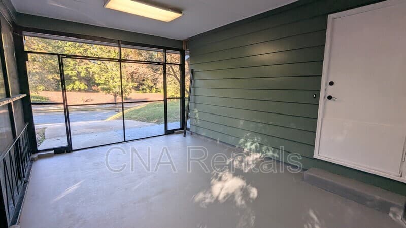 Smyrna House: 2042 Spring Rd SE