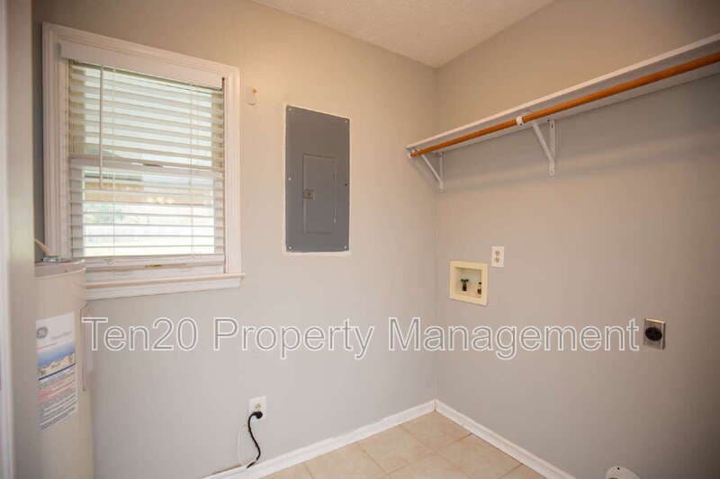 Smiths Station House: 776 Lee Rd 222