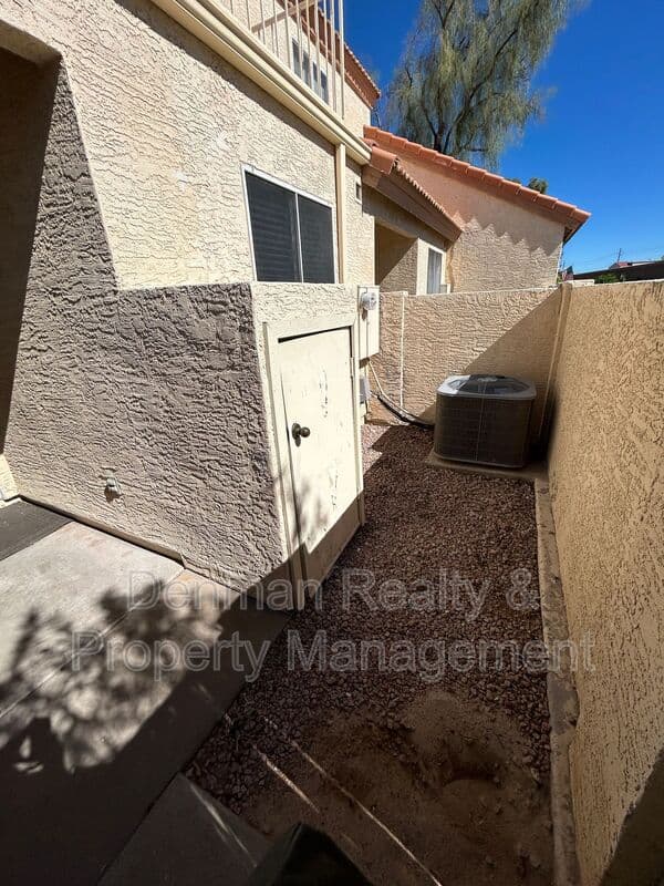 Mesa House: 5808 E. Brown Road