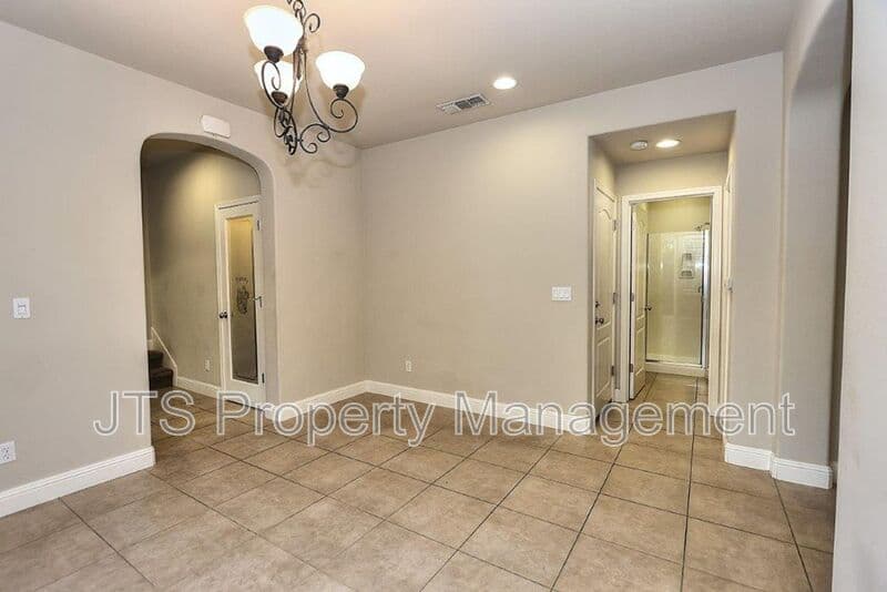 Orangevale House: 9041 Crescenda Lane