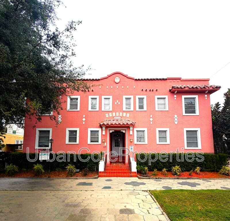 St. Petersburg Condo: 1233 Oak St NE