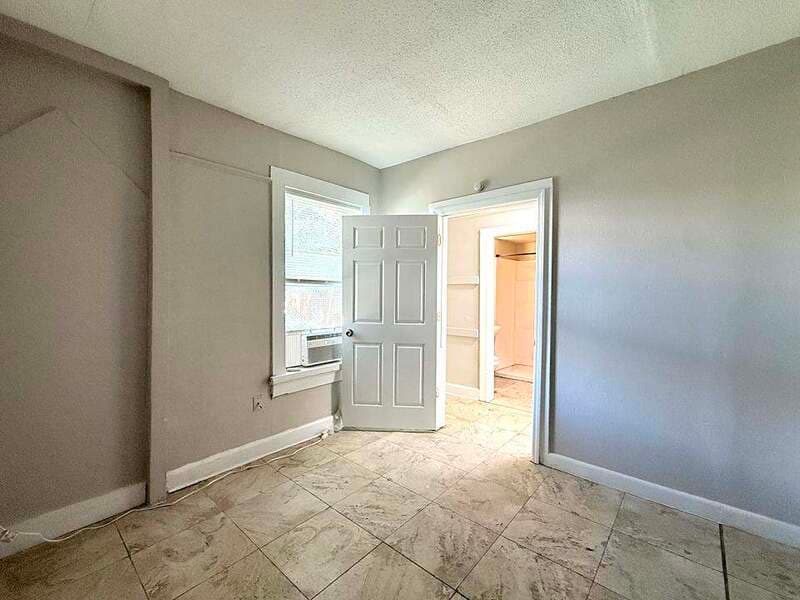 St. Petersburg House: 975 13th Avenue South