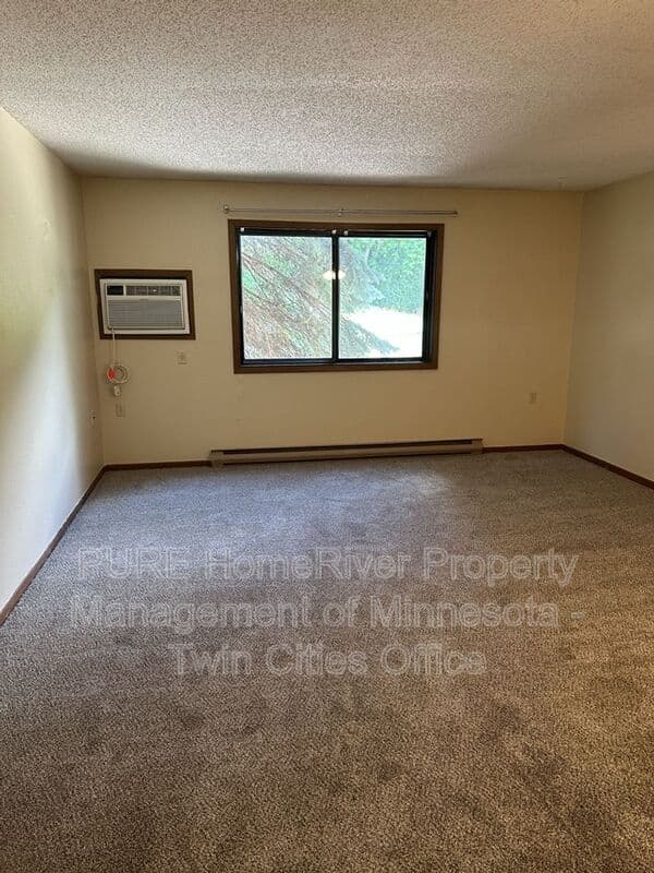 South St Paul Condo: 221 Grand Ave W