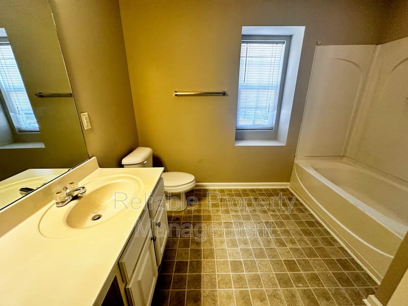 Clayton House: 136 Smart Ct