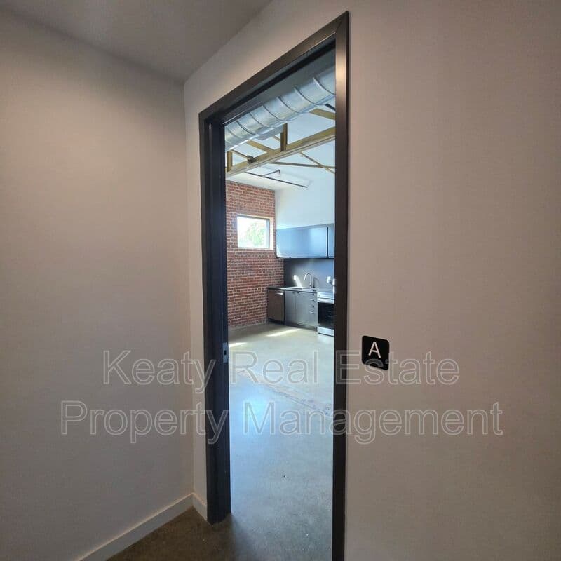 Lafayette House: 136 E Cypress St